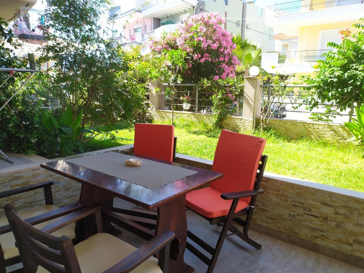 Iro Apartments Néa Péramos Exterior foto